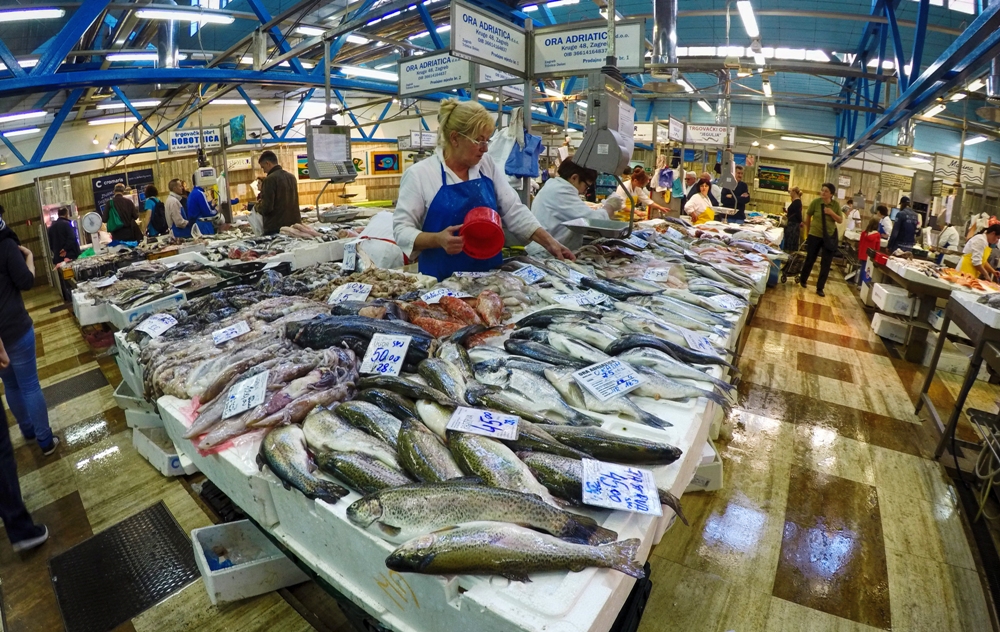 The fish market sells fresh seafood every day