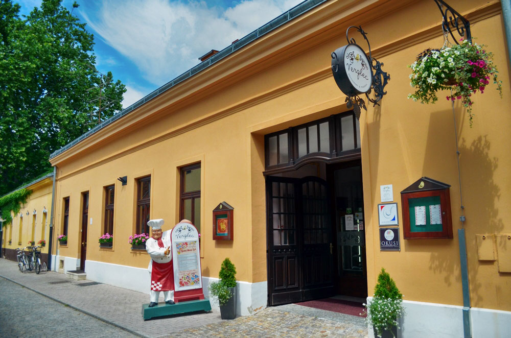 Restaurant Verglec offers pizzas and authentic Croatian dishes