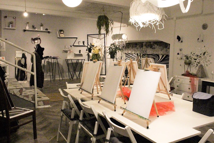 wine and paint studio zagreb art bottega