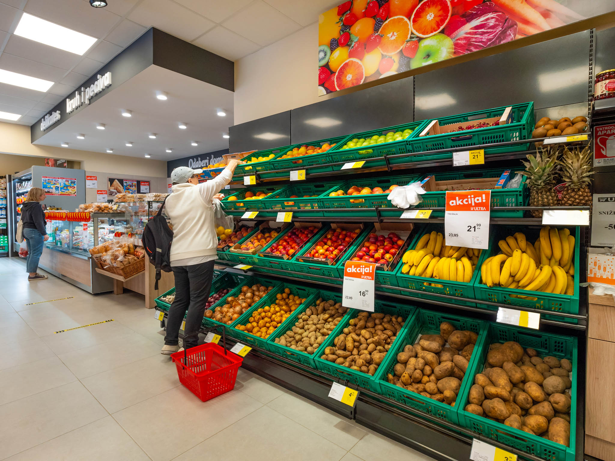 where to buy groceries in pula