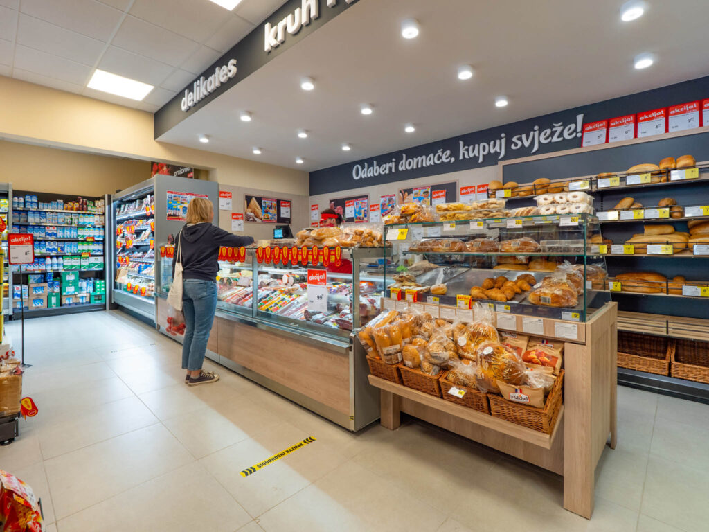 Where to buy groceries in Pula?