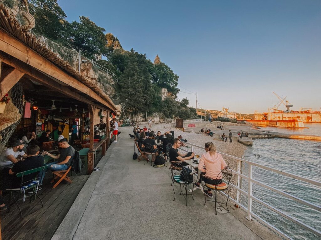 BEACH BAR PAJOL