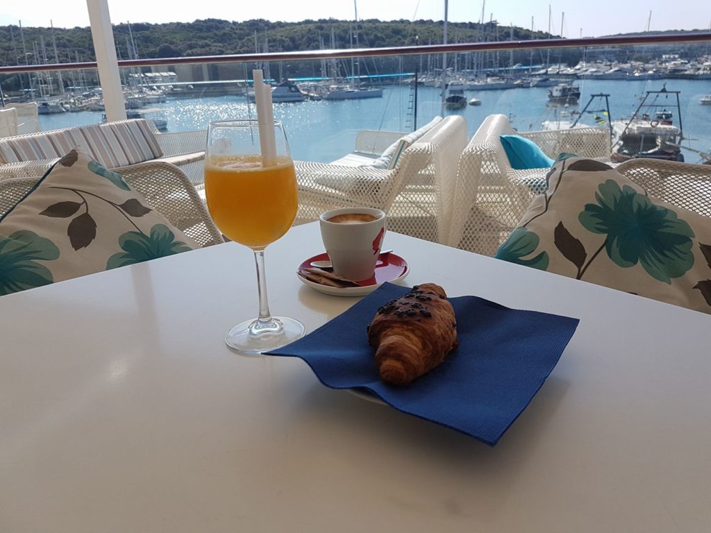 Lounge and coffee bar Vertigo Pula