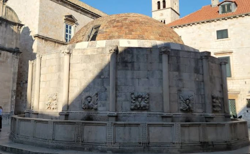 Onofrio’s Large Fountain
